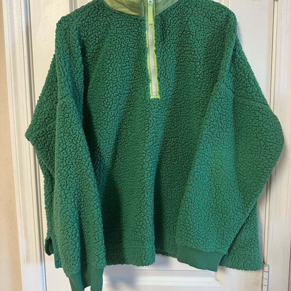 Aerie Dream Sherpa Quarter Zip Sweatshirt in green/lime - Picture 5 of 8